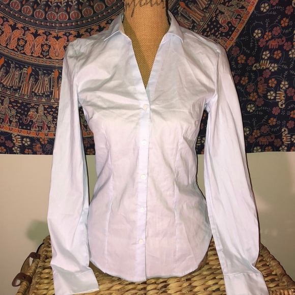H&M Tops - Stunning button down blouse ❤️